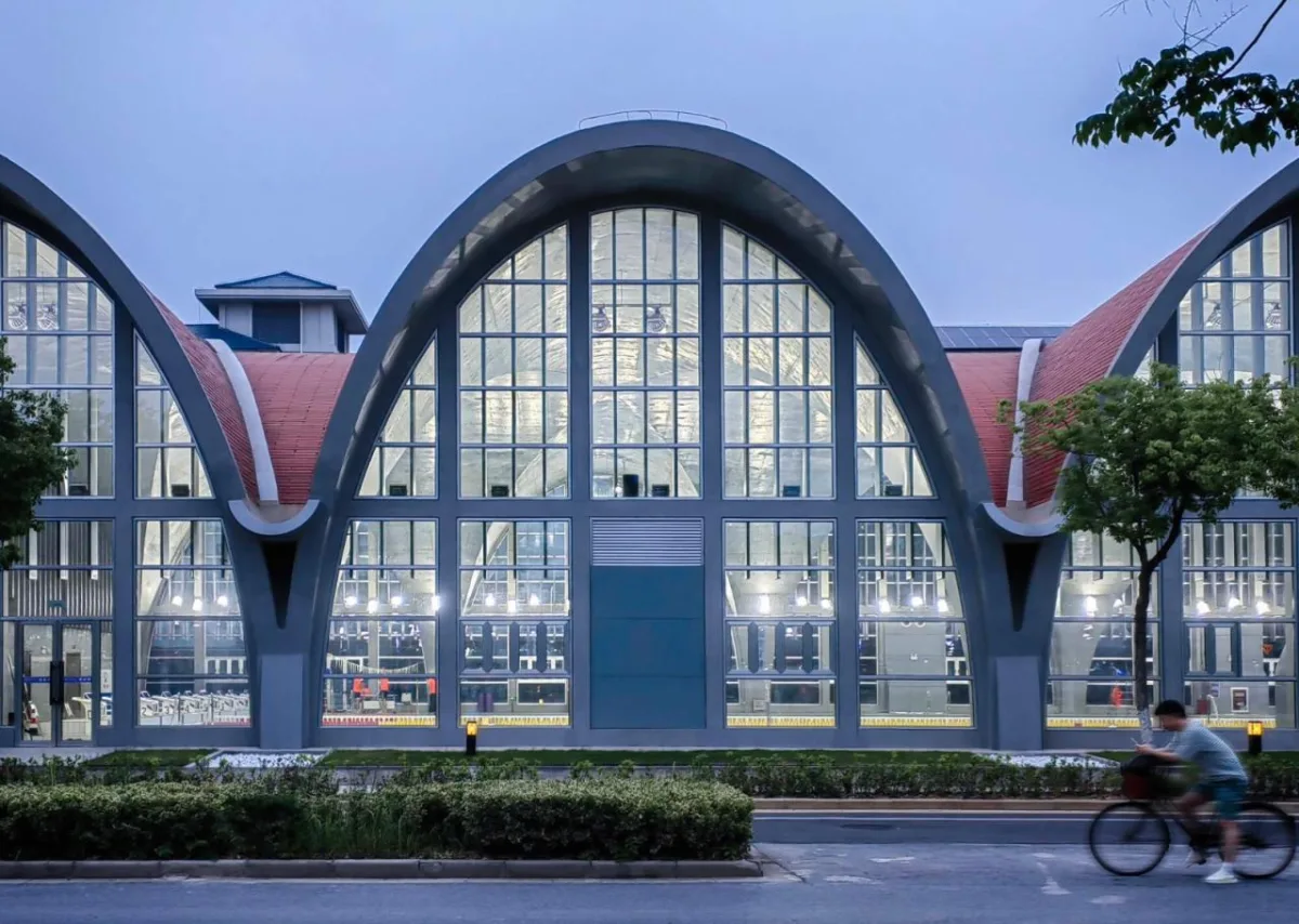BIM建筑|东南大学游泳馆 / 周琦工作室