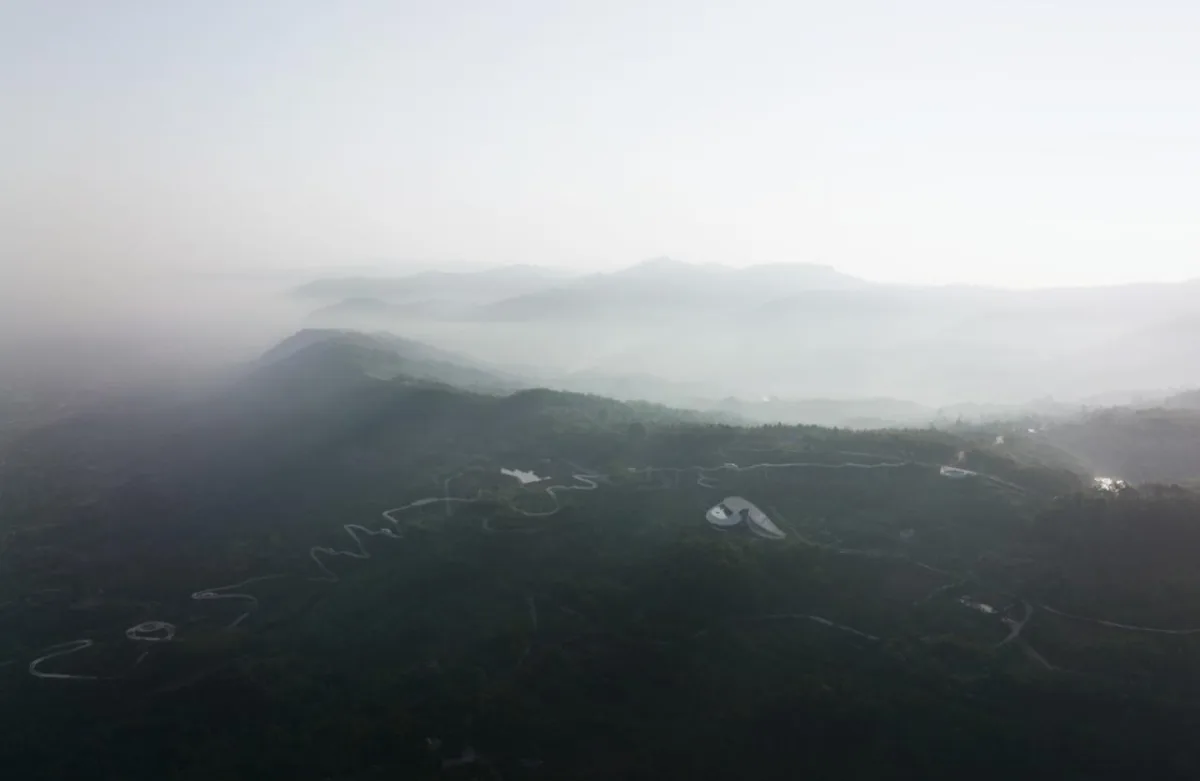 BIM建筑|龙泉山镜高空平台 / BUZZ建筑事务所