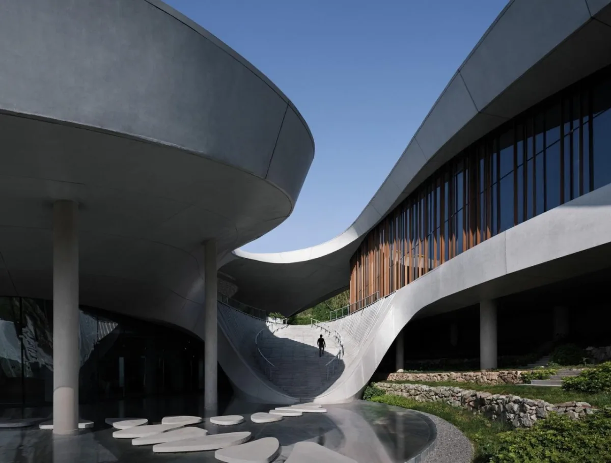 BIM建筑|龙泉山镜高空平台 / BUZZ建筑事务所