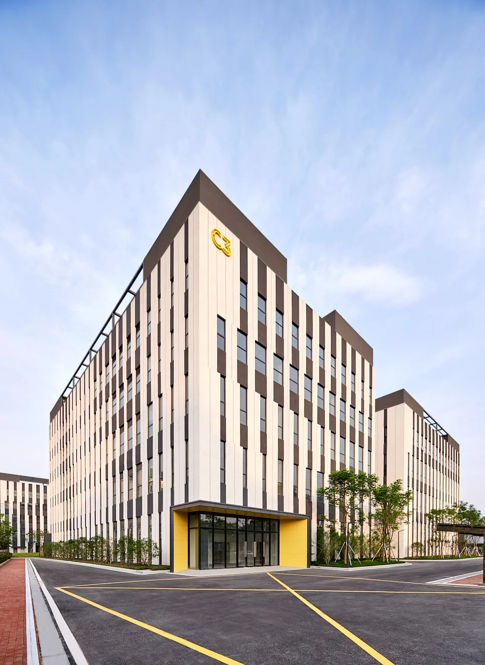 BIM建筑|跳动的色彩×微笑的曲线，园区建筑注入活力与情感：苏州新扬产业园 / FTA