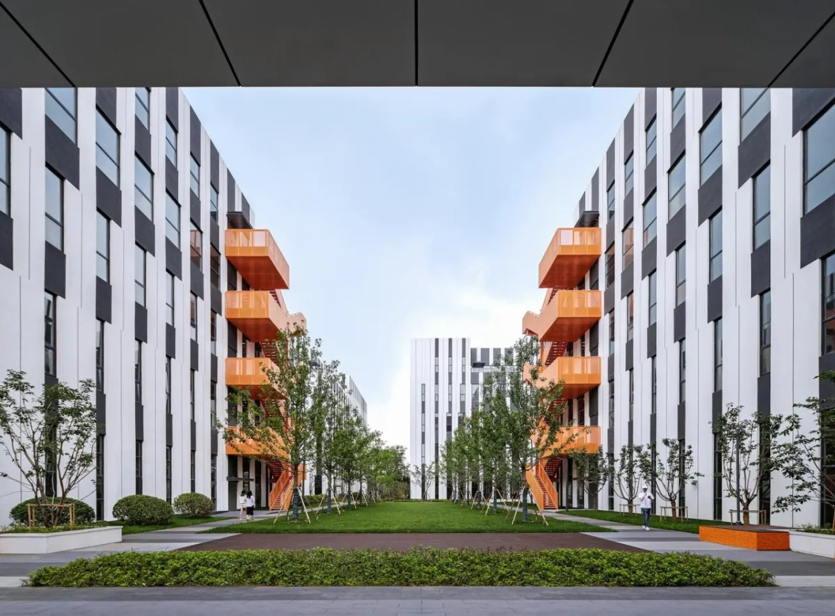 BIM建筑|跳动的色彩×微笑的曲线，园区建筑注入活力与情感：苏州新扬产业园 / FTA