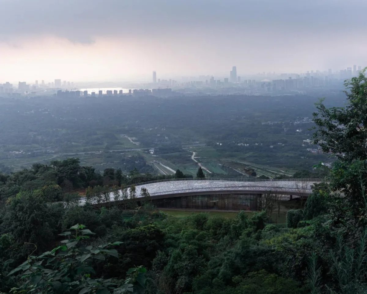 BIM建筑|龙泉山镜高空平台 / BUZZ建筑事务所