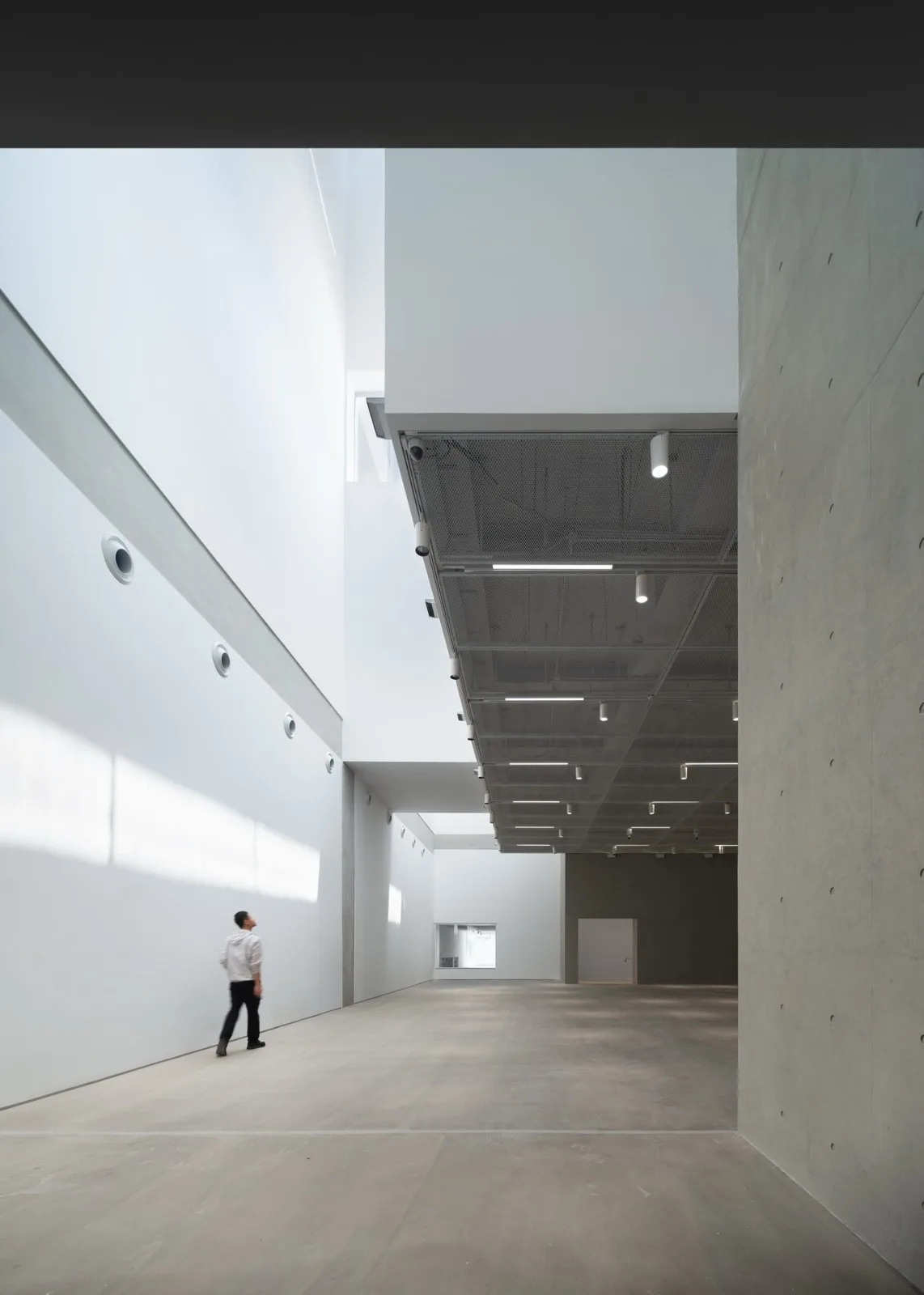 BIM建筑|掀开“白盒子”的美术馆：OCT当代艺术中心-B10馆 / URBANUS都市实践