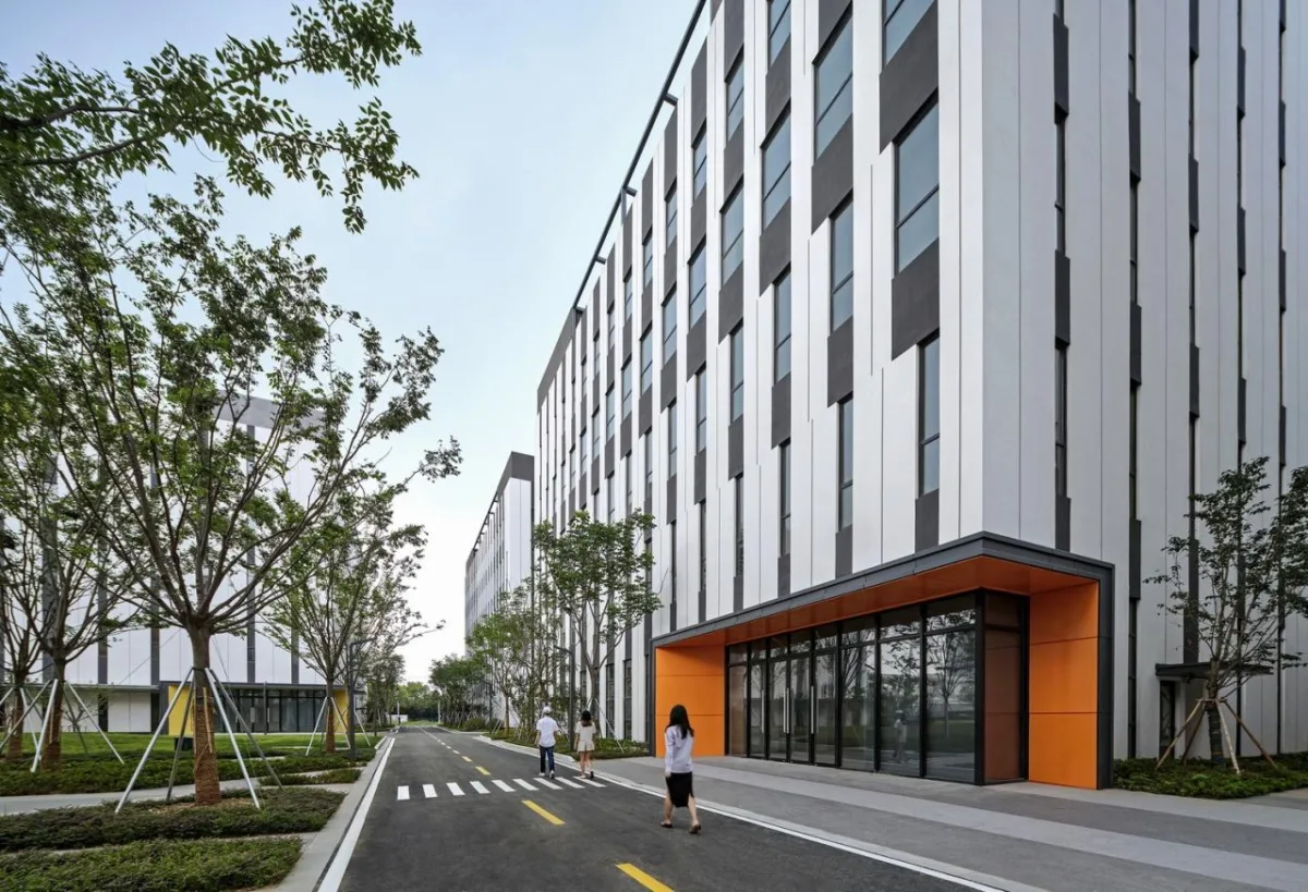 BIM建筑|跳动的色彩×微笑的曲线，园区建筑注入活力与情感：苏州新扬产业园 / FTA