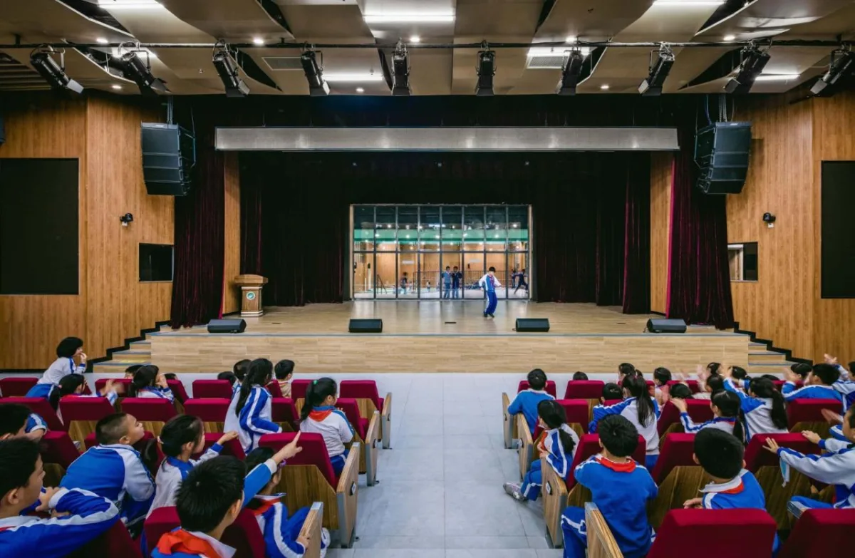 BIM建筑|学习层台—深圳福强小学 / 众建筑