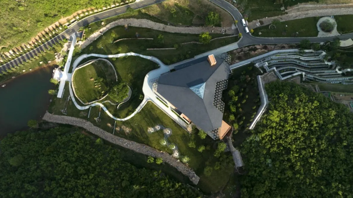 BIM建筑|化作天上的星星, 静美的灵魂栖息地：石家庄安德生命纪念公园·云镜 / 小隐建筑