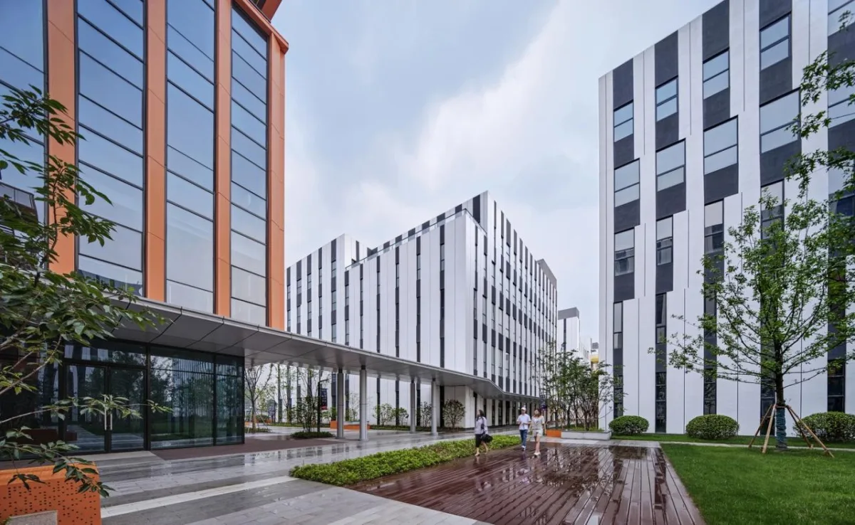 BIM建筑|跳动的色彩×微笑的曲线，园区建筑注入活力与情感：苏州新扬产业园 / FTA