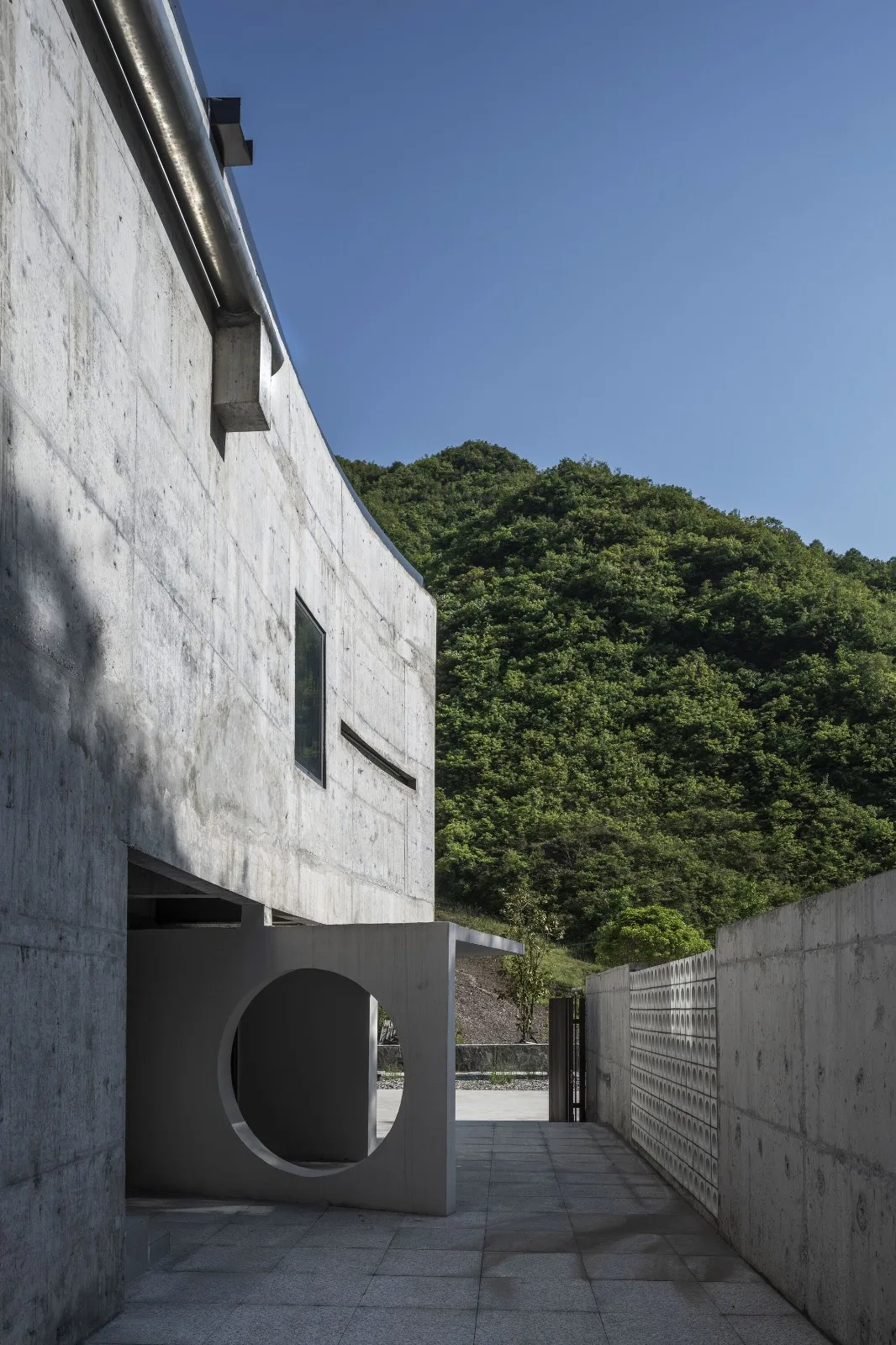 BIM建筑|崖之家 / 郦文曦建筑事务所