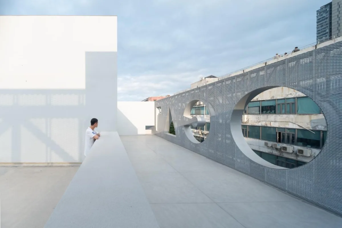 BIM建筑|掀开“白盒子”的美术馆：OCT当代艺术中心-B10馆 / URBANUS都市实践