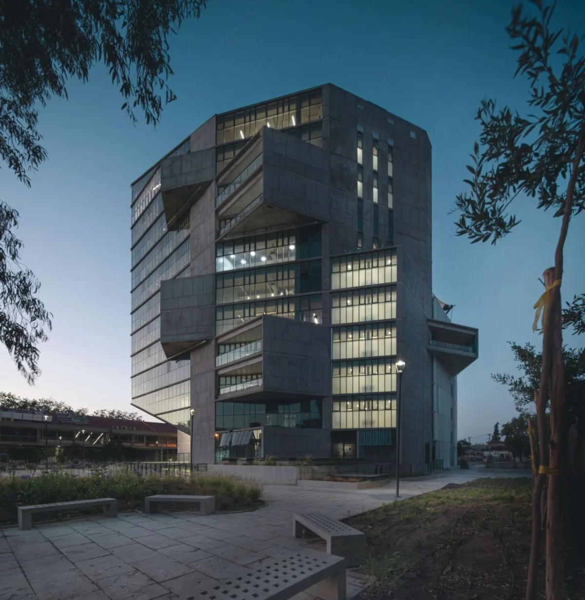BIM建筑|楼梯漫步，圣地亚哥大学商业与经济学院 FAE / Marsino Arquitectura