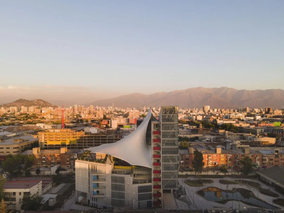 BIM建筑|楼梯漫步，圣地亚哥大学商业与经济学院 FAE / Marsino Arquitectura