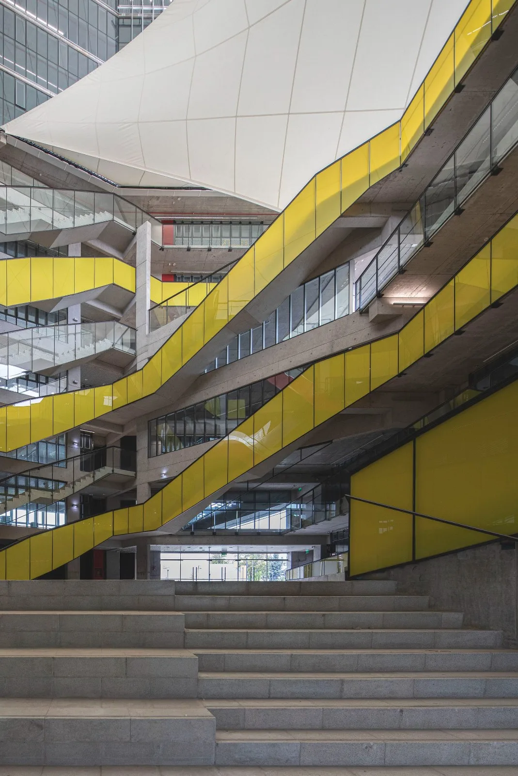 BIM建筑|楼梯漫步，圣地亚哥大学商业与经济学院 FAE / Marsino Arquitectura