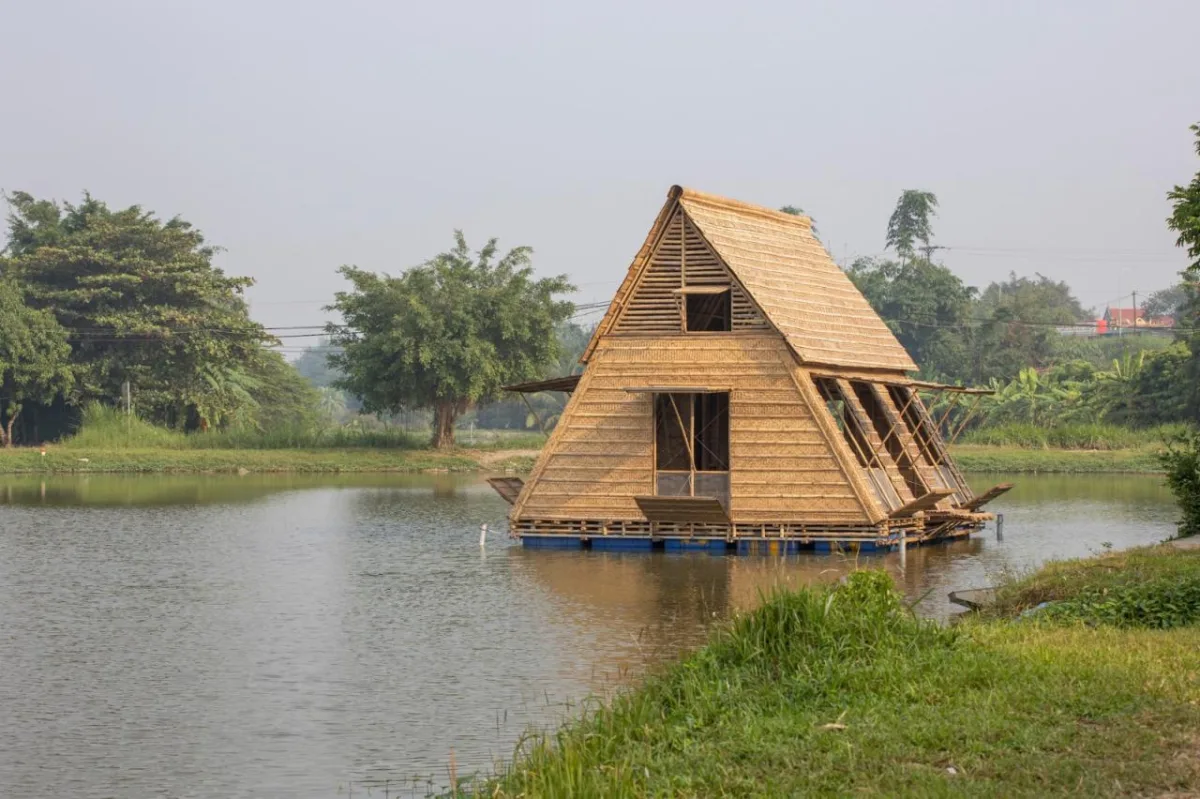 BIM建筑|适应气候变化，漂浮竹屋 / H&P Architects