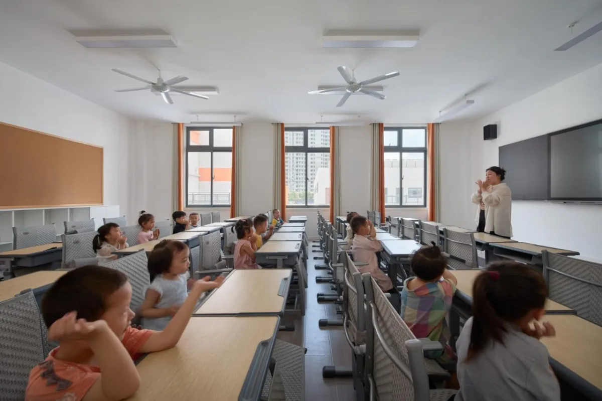 BIM建筑|县城里的新学校：送你一匹小马 / 上海立木建筑规划