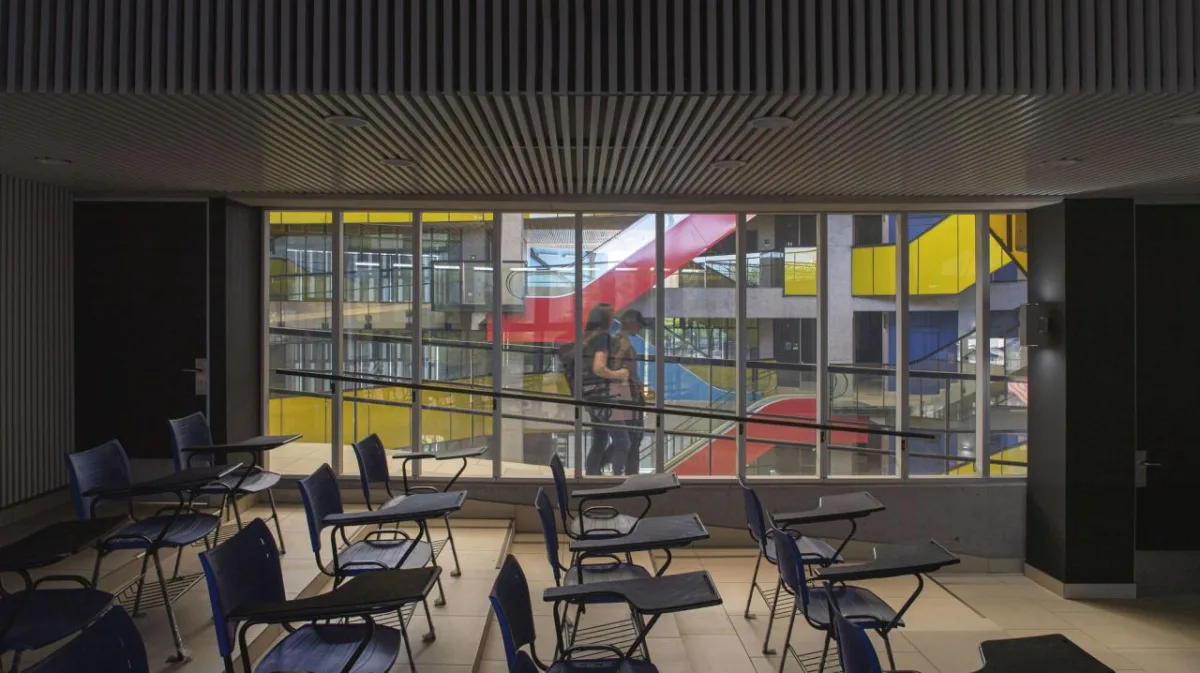 BIM建筑|楼梯漫步，圣地亚哥大学商业与经济学院 FAE / Marsino Arquitectura