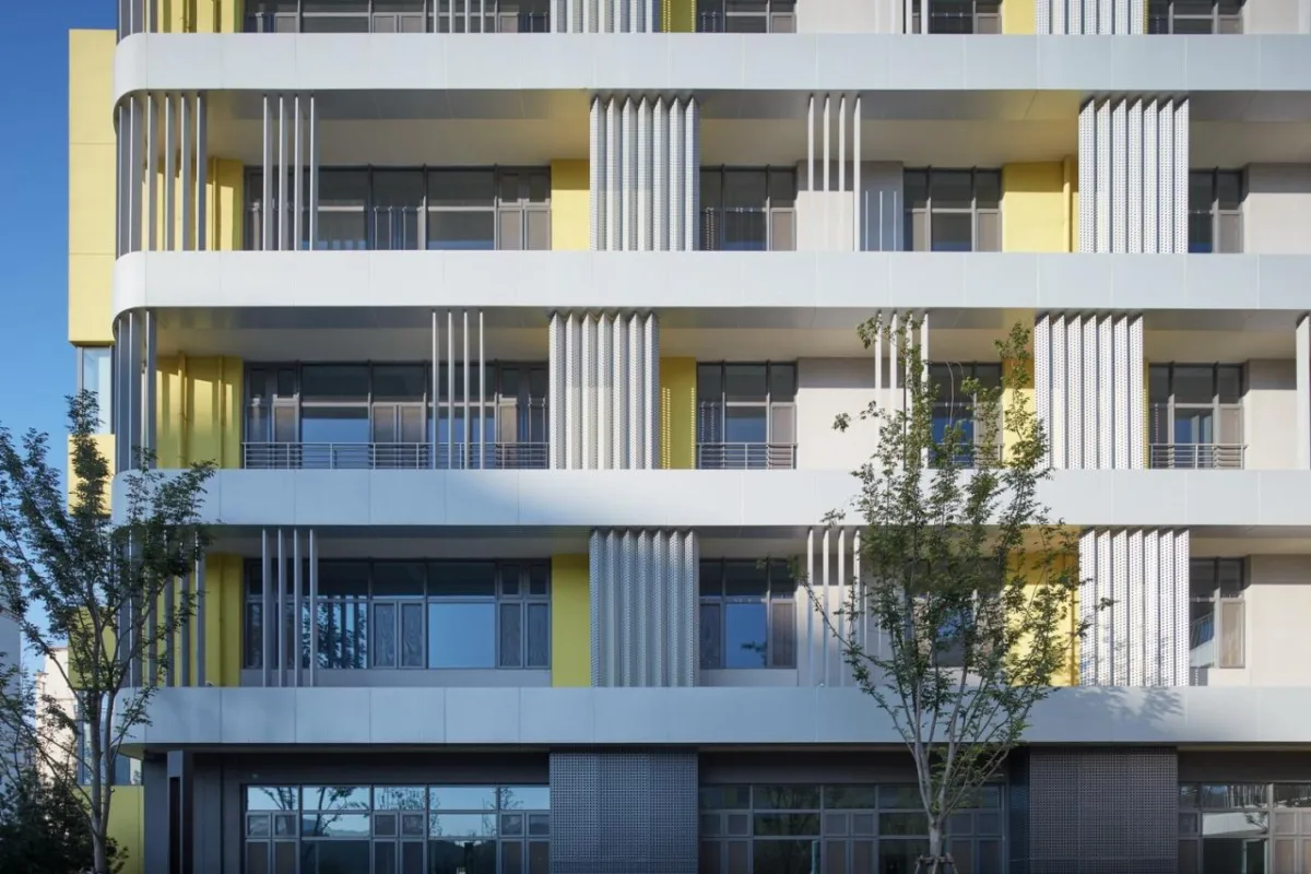 BIM建筑|自由理想的“花园城堡” ：济南北康初中教育建筑群落 / UA 尤安设计