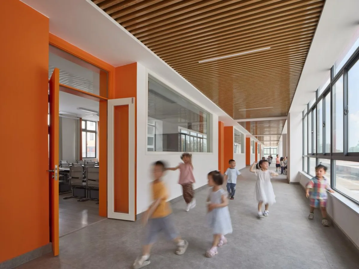 BIM建筑|县城里的新学校：送你一匹小马 / 上海立木建筑规划