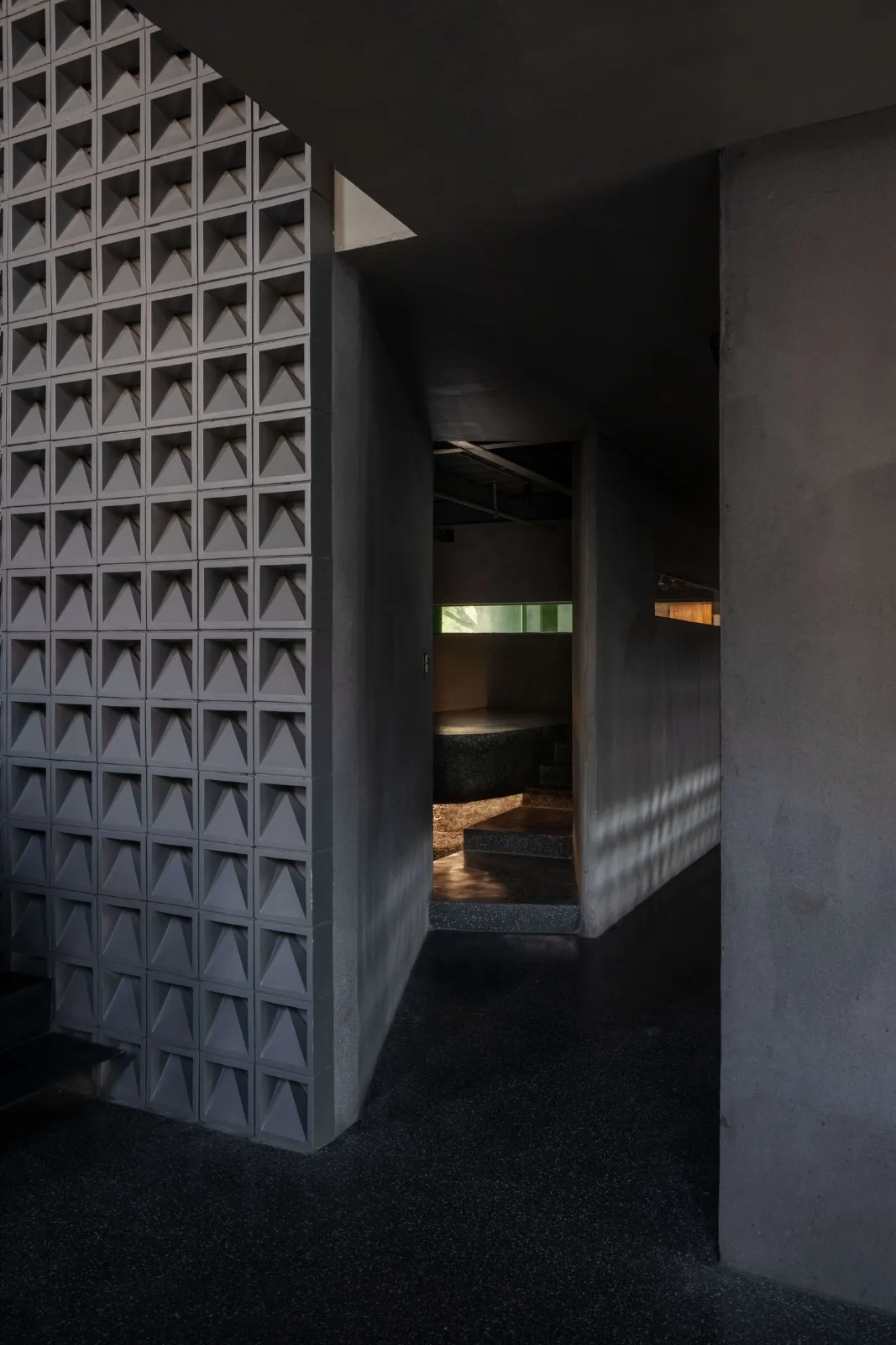 BIM建筑|虚怀若谷，犹如半仓：半仓，上海 / 本哲建筑