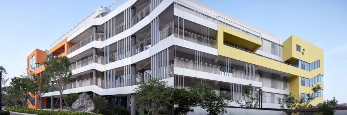 BIM建筑|自由理想的“花园城堡” ：济南北康初中教育建筑群落 / UA 尤安设计