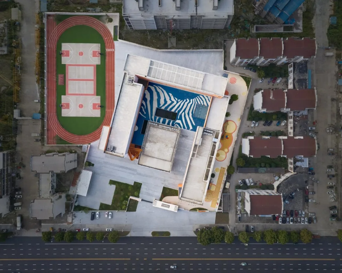 BIM建筑|县城里的新学校：送你一匹小马 / 上海立木建筑规划