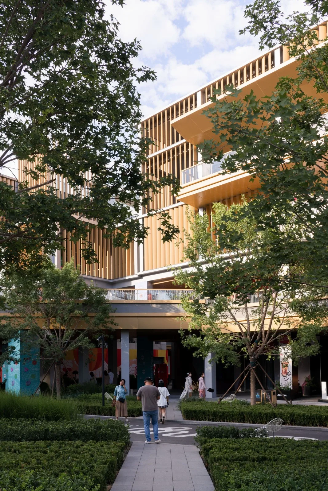 BIM建筑|“空中街巷”唤醒北京“睡城”，首开LONG街城市更新 / ZEN正象设计