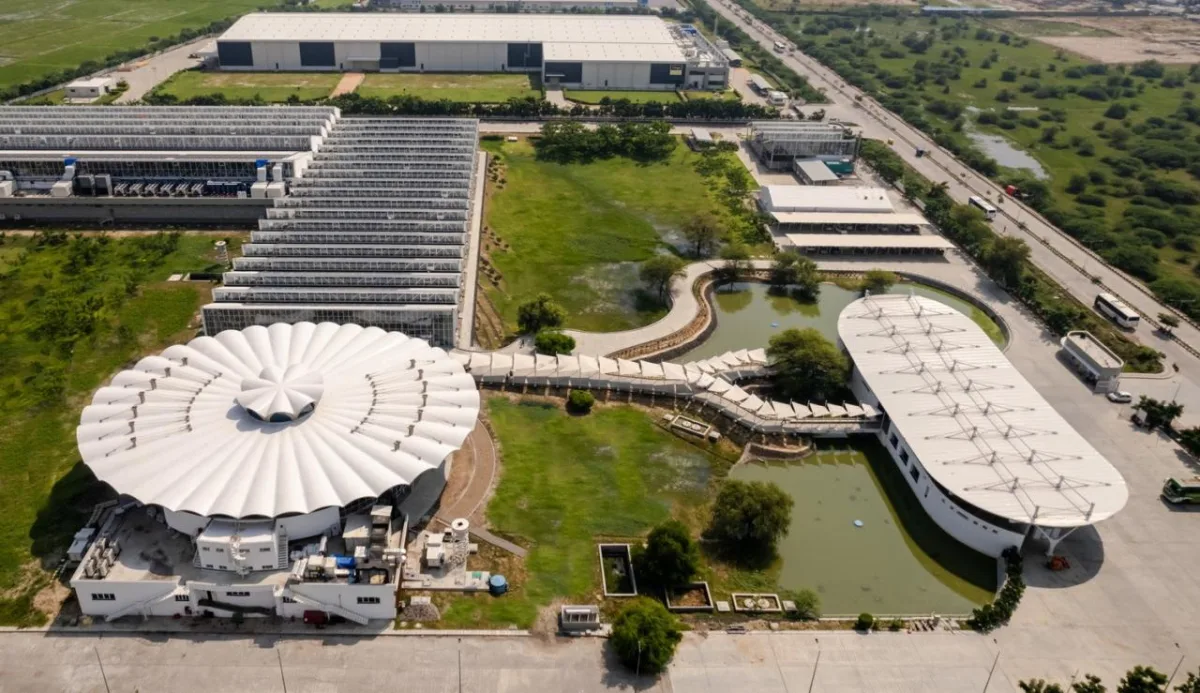 BIM建筑|秩序城堡，Sanand 工厂 / Studio Saar