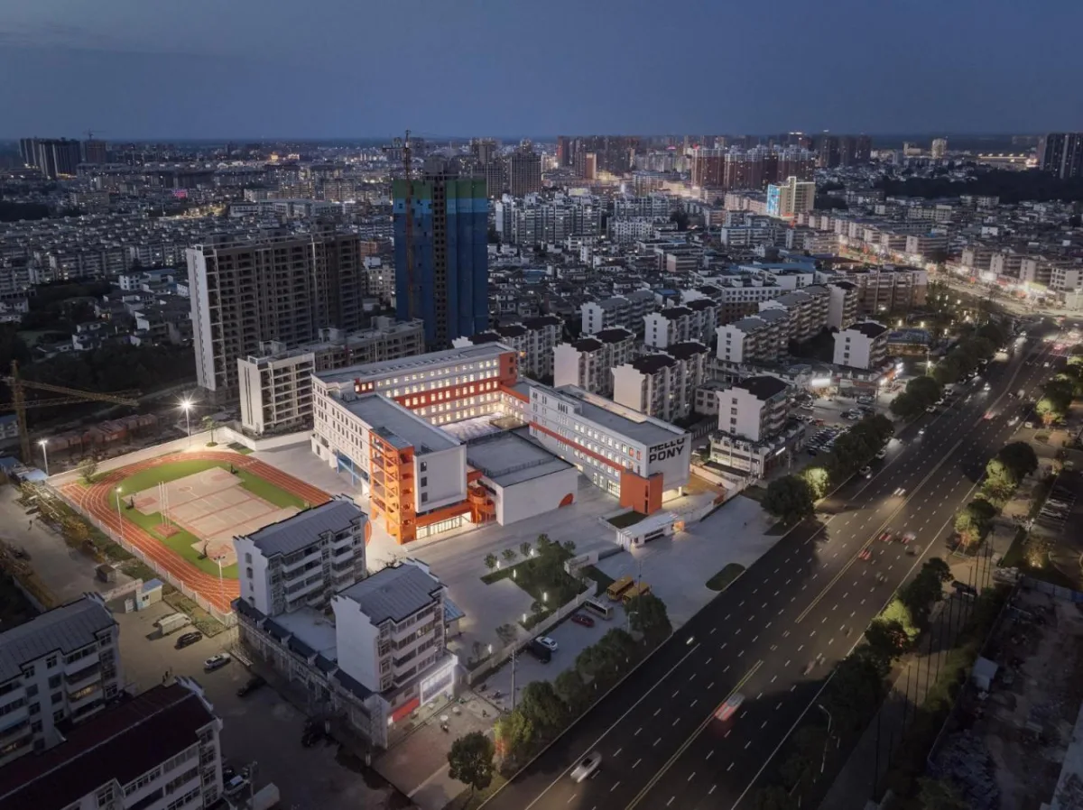 BIM建筑|县城里的新学校：送你一匹小马 / 上海立木建筑规划