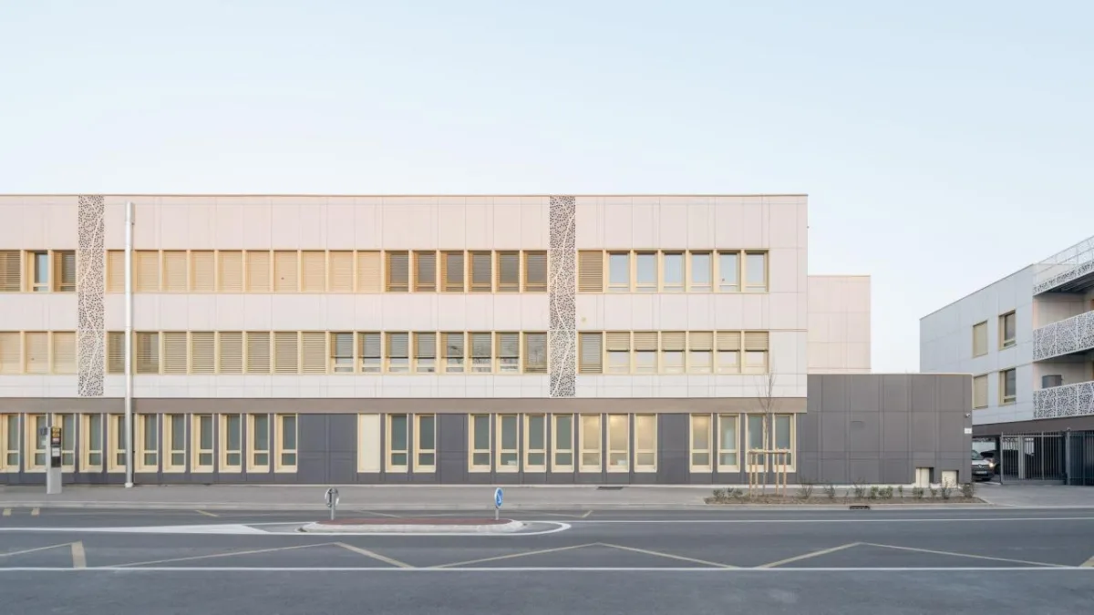 BIM建筑|瓦伦顿 Samuel-Paty 中学 / Archipente