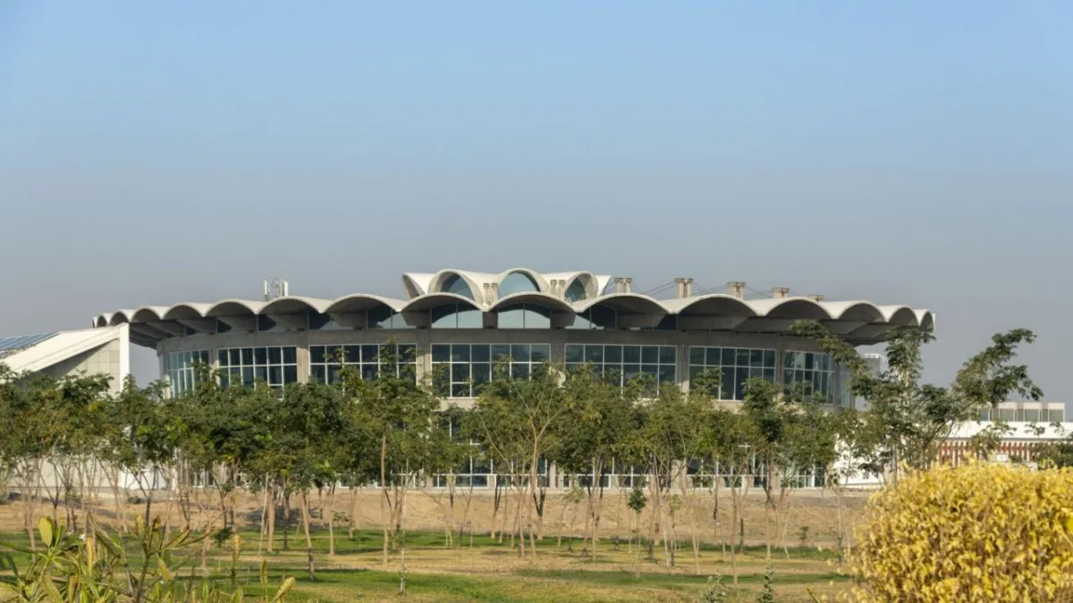 BIM建筑|秩序城堡，Sanand 工厂 / Studio Saar