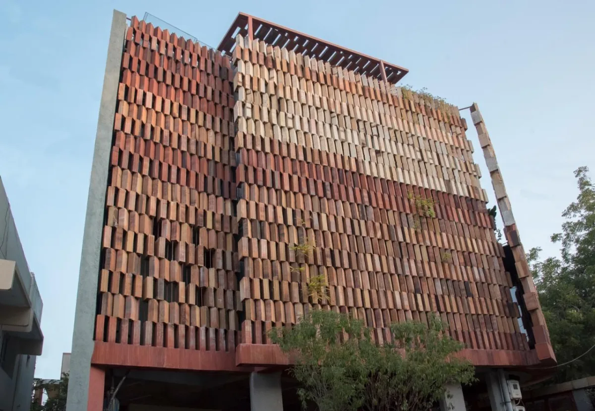 BIM建筑|生态绿洲之家 / I-Con Architects and Urban Planners