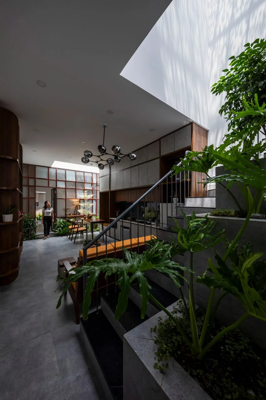BIM建筑|CTA使用屏幕和天窗将光线引入越南住房