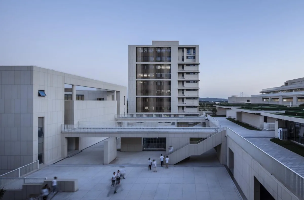 BIM建筑|江苏省靖江高级中学新校区 / 荣朝晖工作室