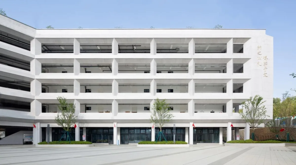 BIM建筑|如有机生命体般自由生长：贵阳·观山湖区第八中学