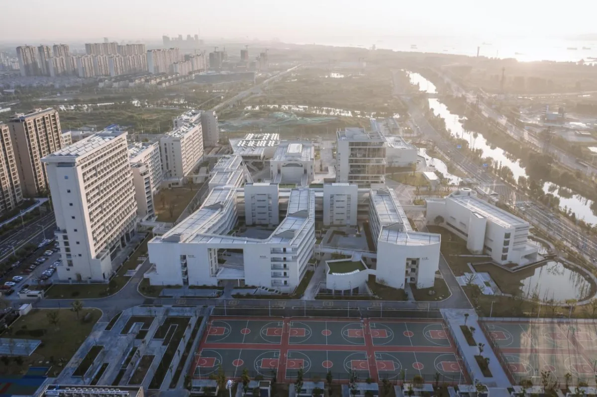 BIM建筑|江苏省靖江高级中学新校区 / 荣朝晖工作室