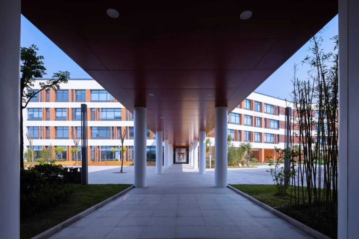 BIM建筑|渤海实验学校（基础教育部） / 中科院建筑设计研究院有限公司