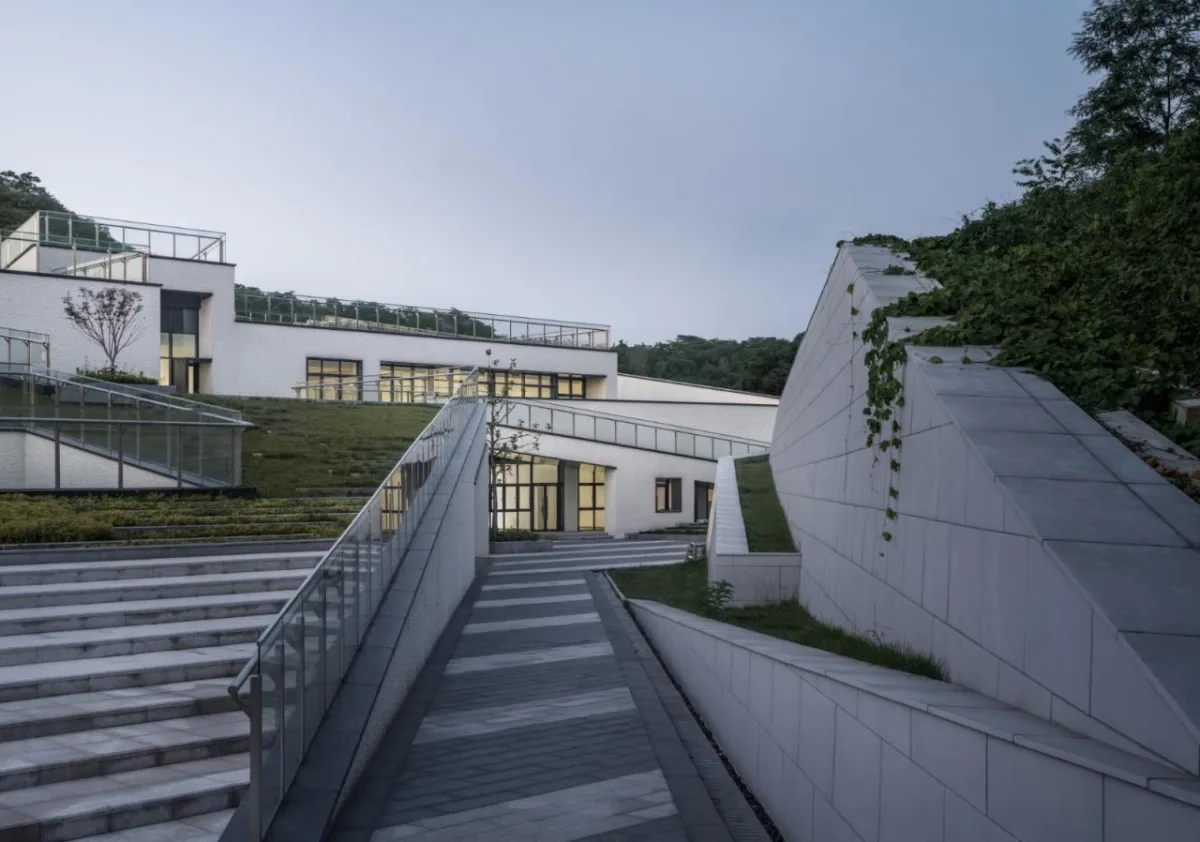 BIM建筑|南京大学仙林校区众创空间二期 / 南大建筑钟华颖工作室