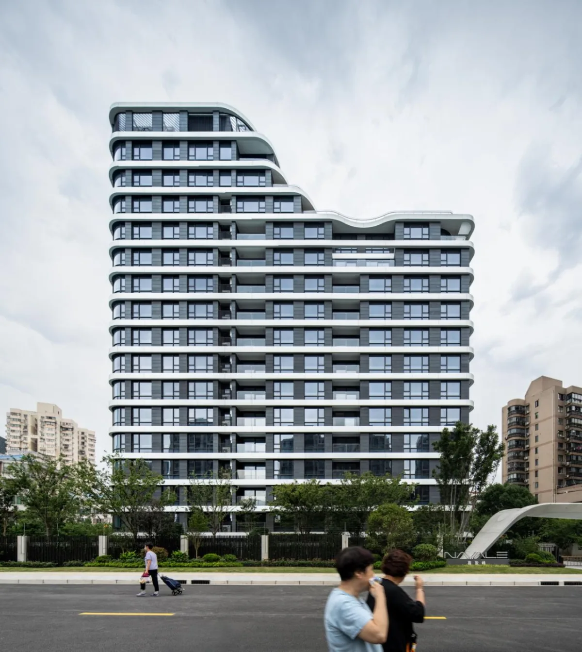 BIM建筑|上海浦东嘉华E18创新住宅 / EID Arch + 上海天华建筑设计 + Aedas