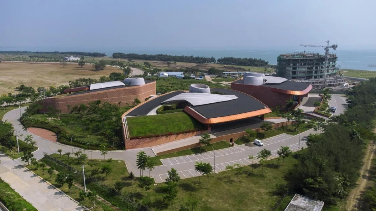 BIM建筑|Binus 三宝垄教育园区 / Denton Corker Marshall