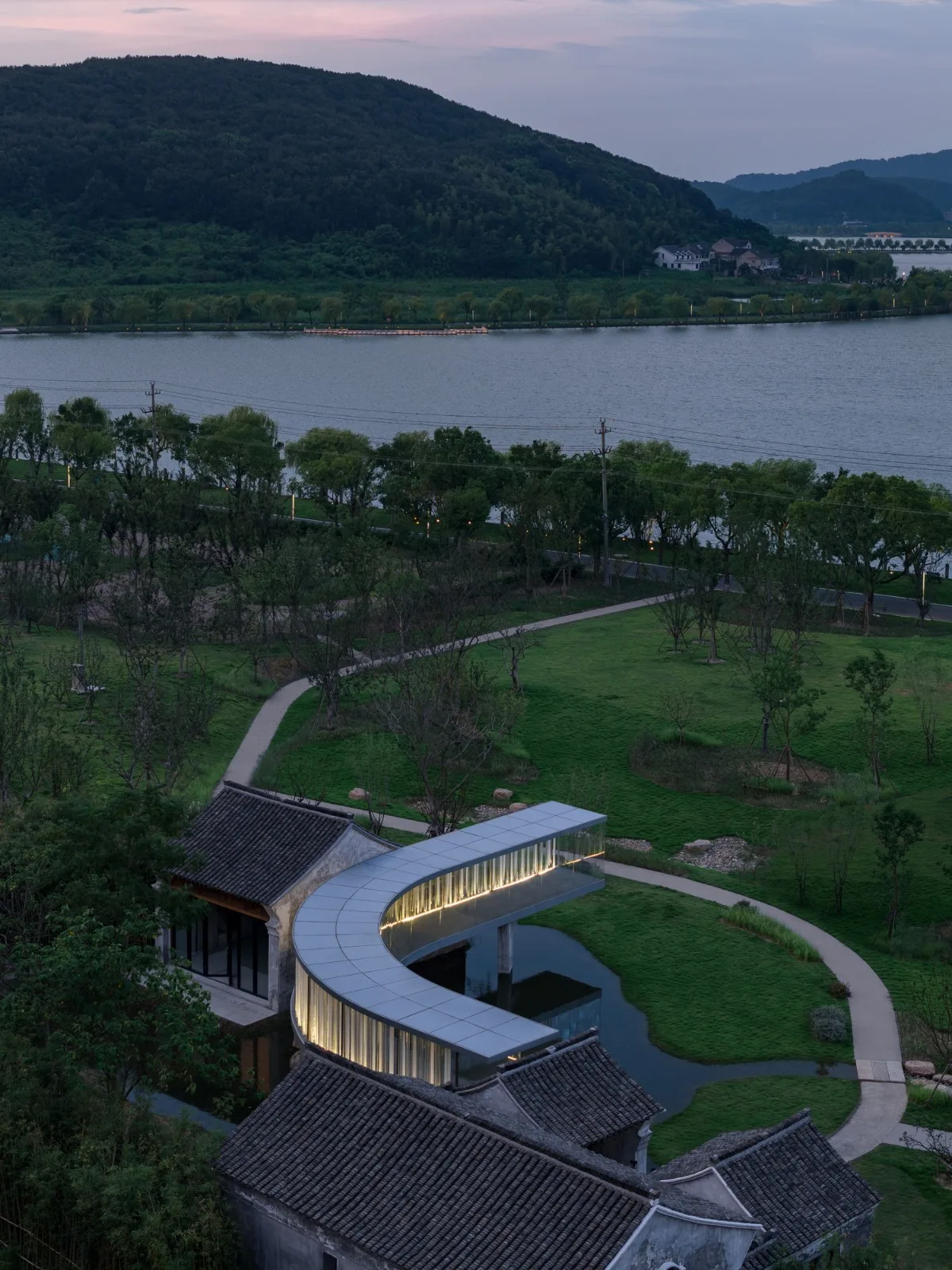 BIM建筑|南北湖湖滨茶室 / 十域建筑
