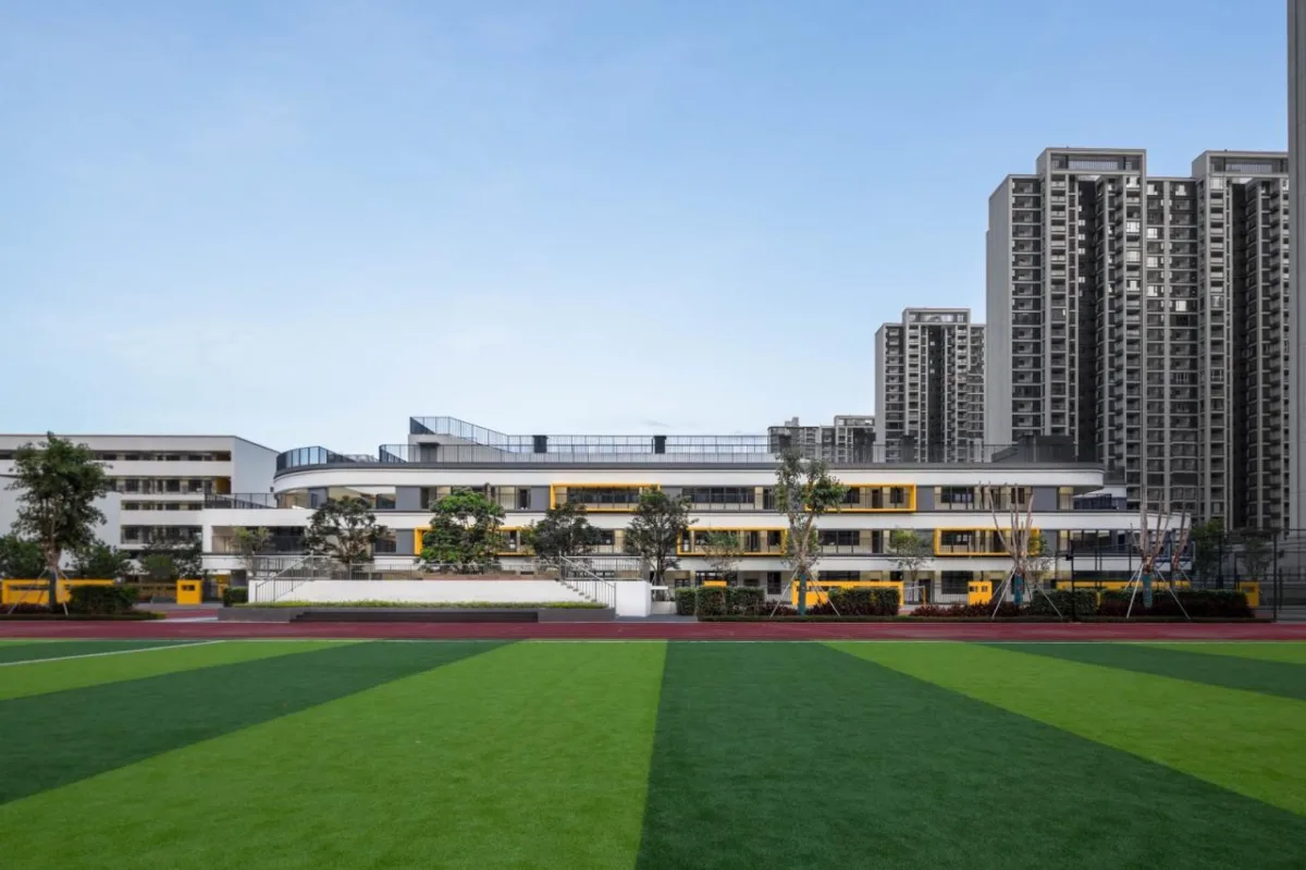 BIM建筑|汕头市龙湖区中阳学校与汕特中心幼儿园 / 柏涛建筑