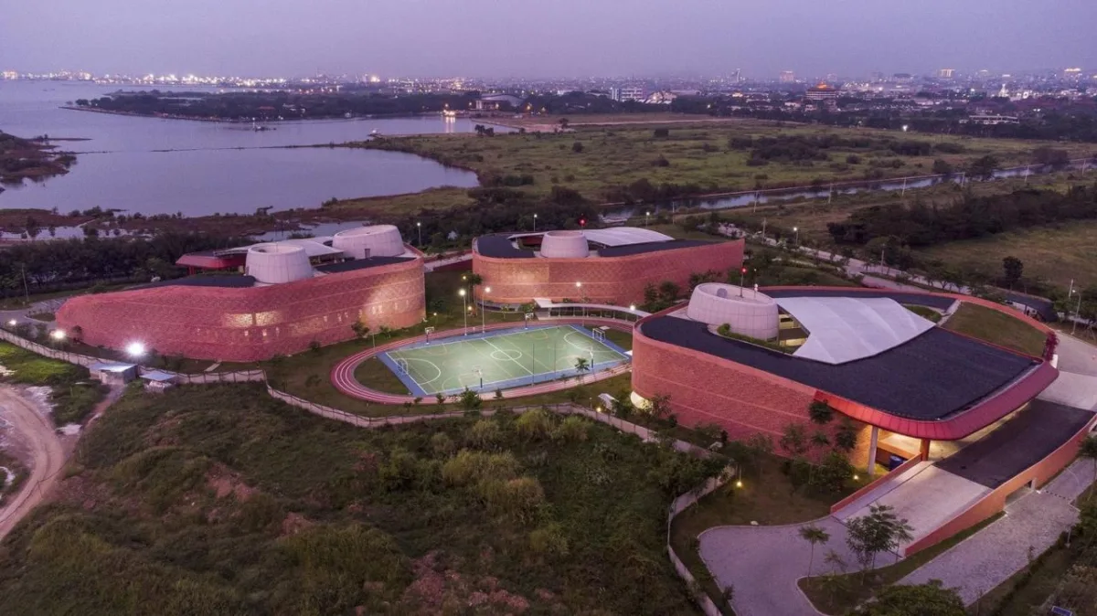 BIM建筑|Binus 三宝垄教育园区 / Denton Corker Marshall