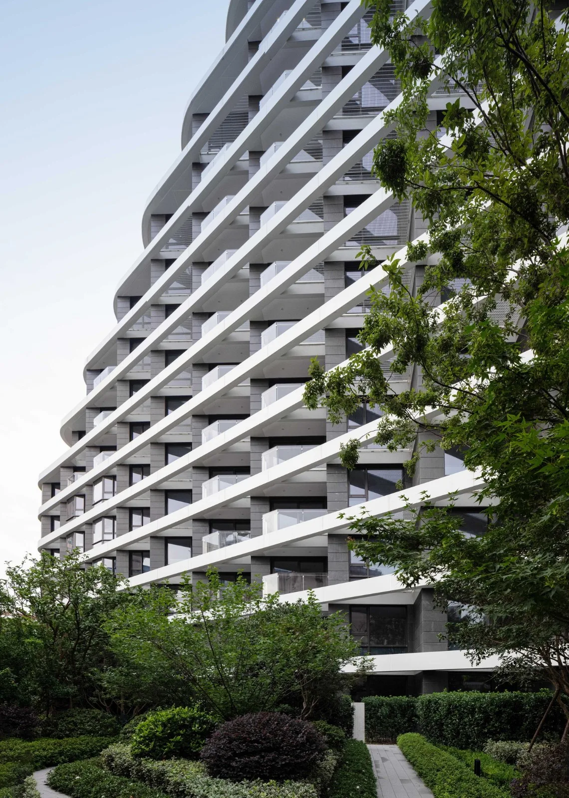 BIM建筑|上海浦东嘉华E18创新住宅 / EID Arch + 上海天华建筑设计 + Aedas