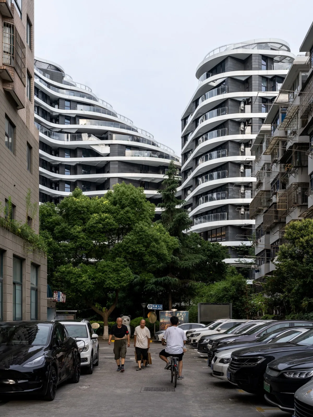 BIM建筑|上海浦东嘉华E18创新住宅 / EID Arch + 上海天华建筑设计 + Aedas