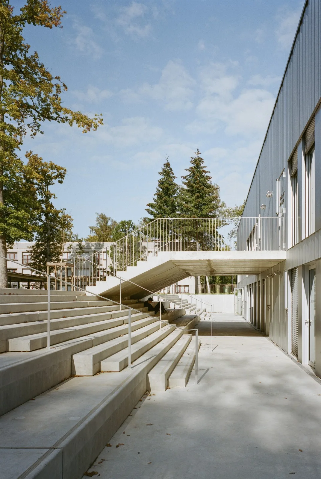 BIM建筑|Joliot-Curie 学校餐饮服务和学校生活中心 / Ateliers O-S architectes