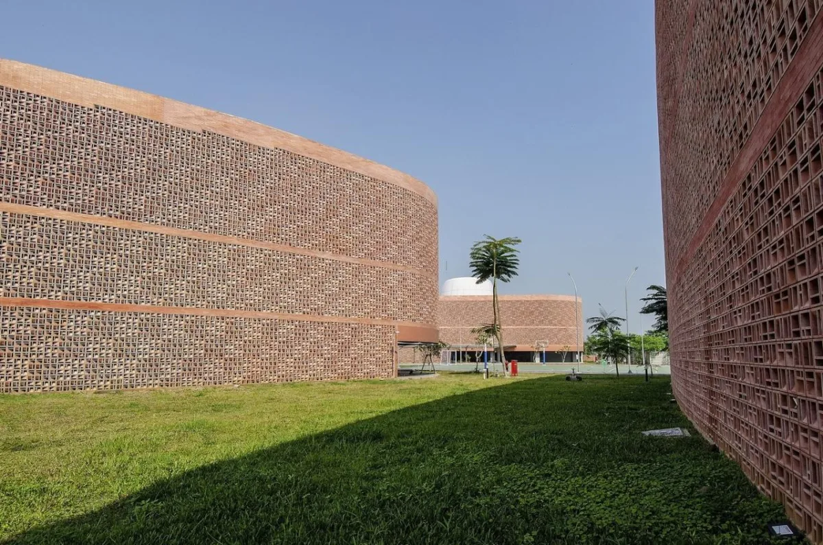 BIM建筑|Binus 三宝垄教育园区 / Denton Corker Marshall