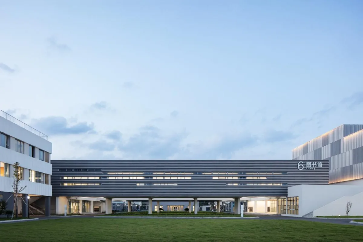 BIM建筑|宁波市古林职业高级中学：少年的无限剧本 / ARCHIS（如是）建筑设计事务所
