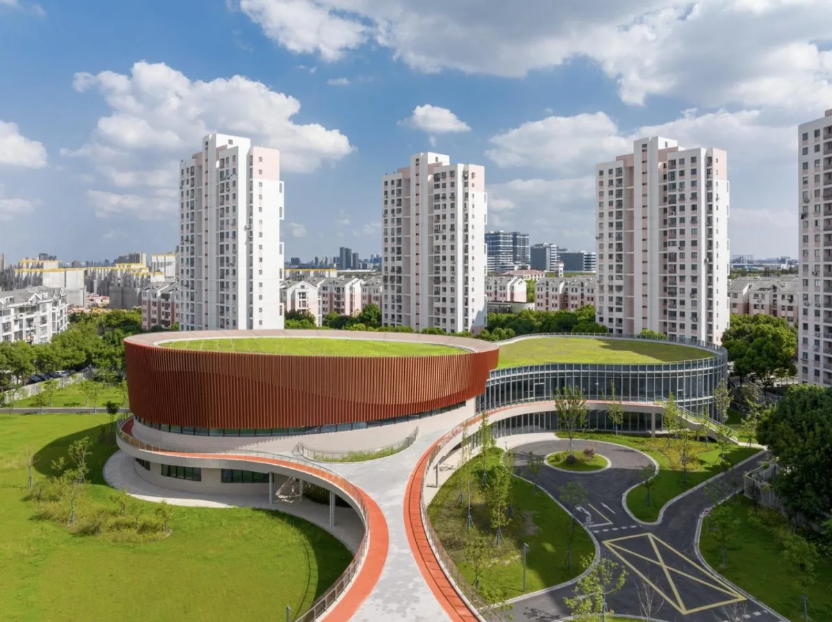 BIM建筑|上海三林懿德社区文体中心：“镶嵌”在社区当中的一站式“体育+”公园 / 三益中国