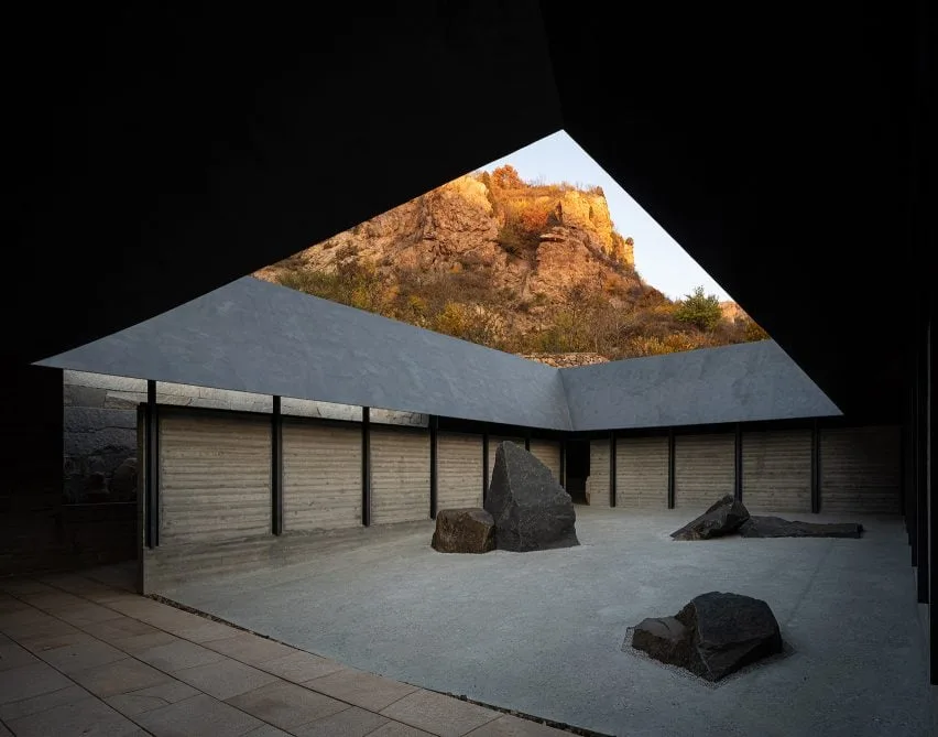 BIM建筑|大舍工作室完成长城旁的佛寺