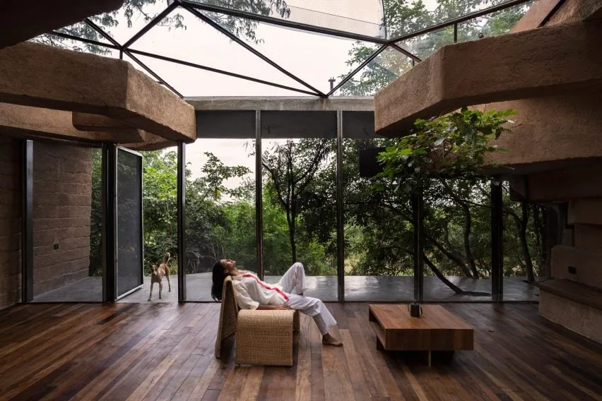 BIM建筑|印度建筑师设计融入景观的雕塑屋