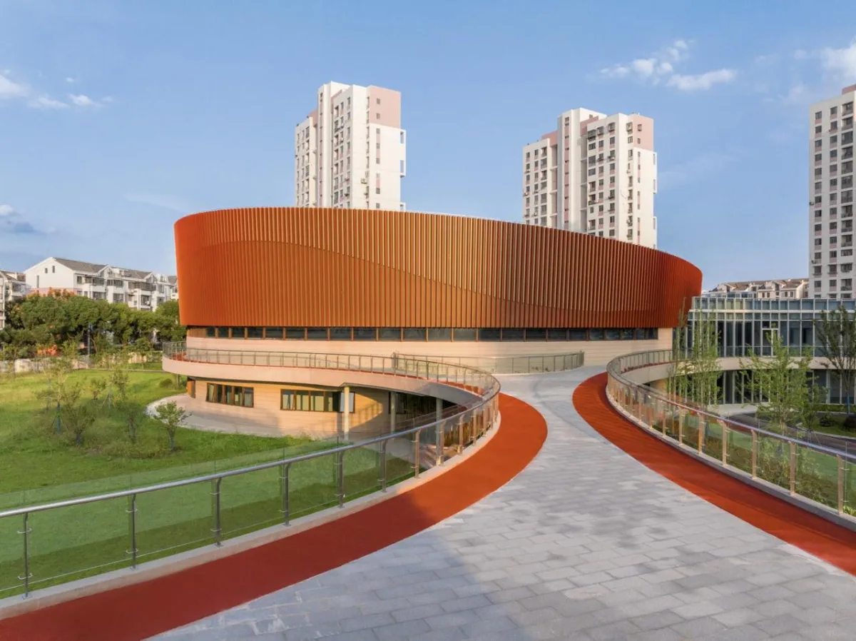 BIM建筑|上海三林懿德社区文体中心：“镶嵌”在社区当中的一站式“体育+”公园 / 三益中国